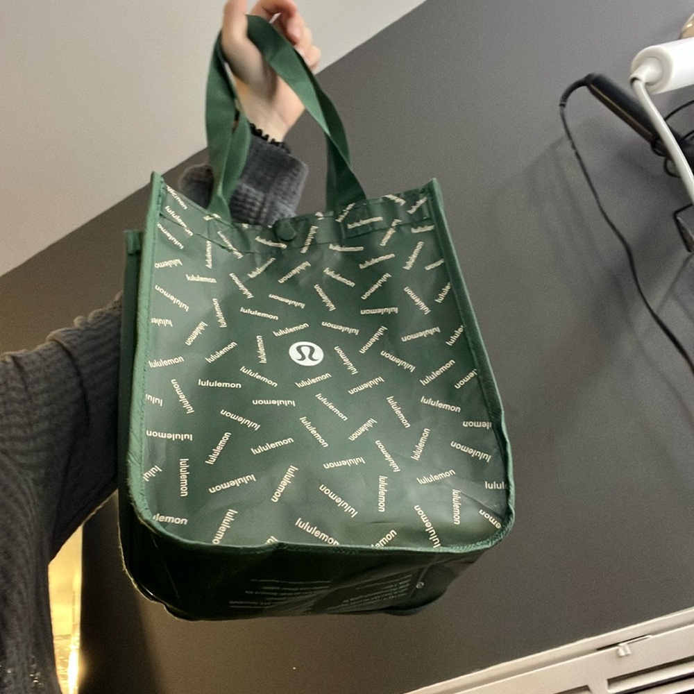 size 6 lulu mystery bag! 2 idems+ rebie